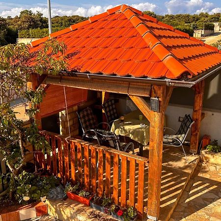 Apartmani Trupeljak マンドレ エクステリア 写真