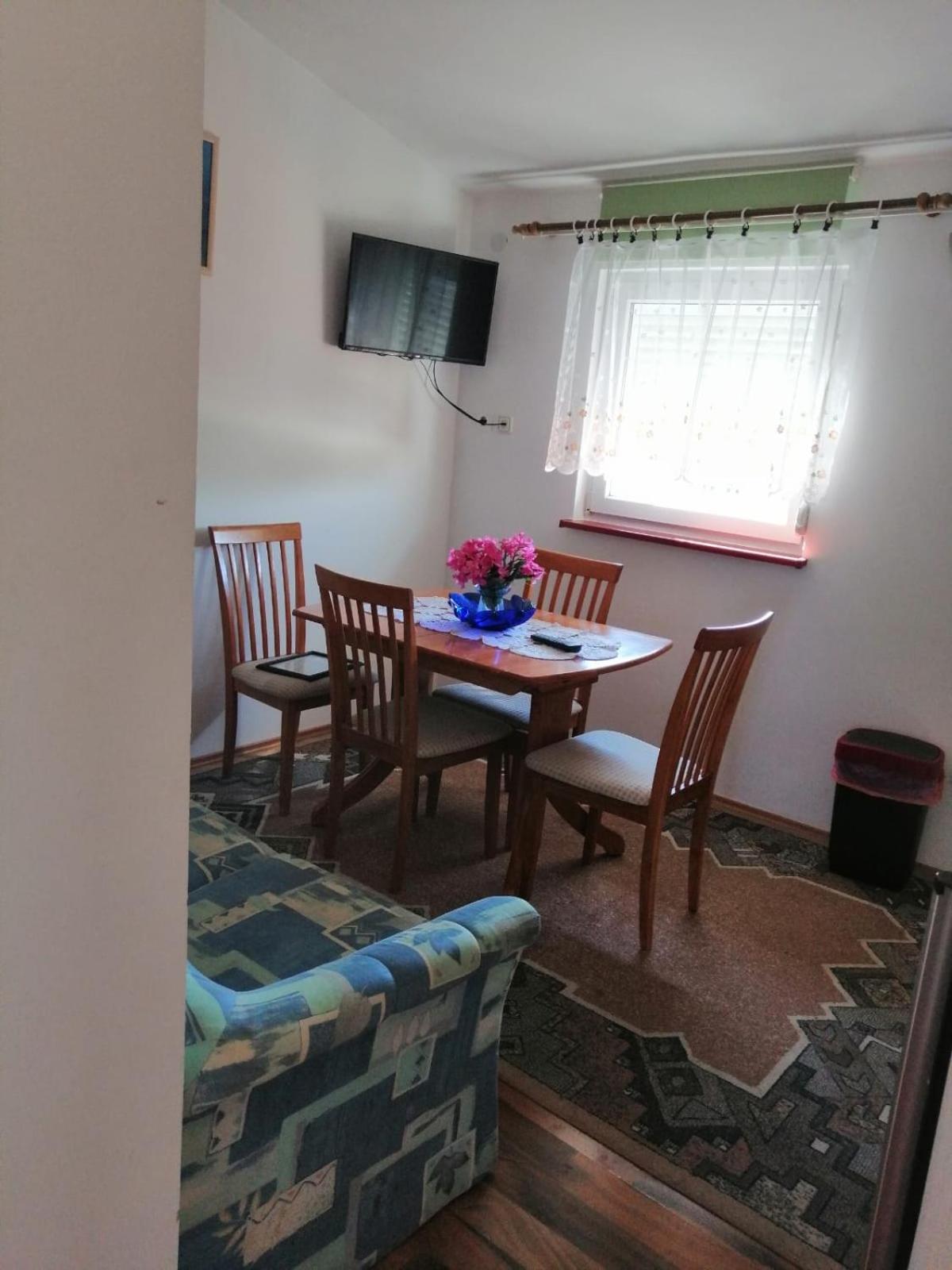 Apartmani Trupeljak マンドレ エクステリア 写真