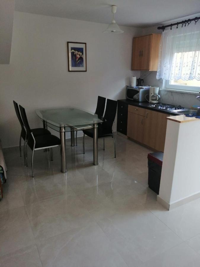 Apartmani Trupeljak マンドレ エクステリア 写真